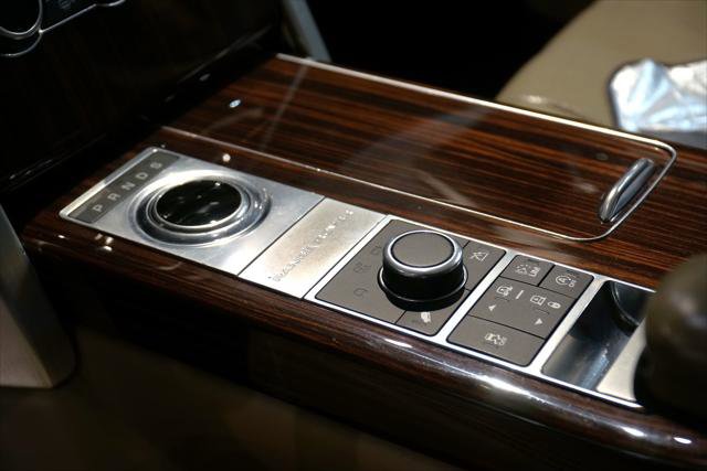 Used 2017 Land Rover Range Rover HSE image 17