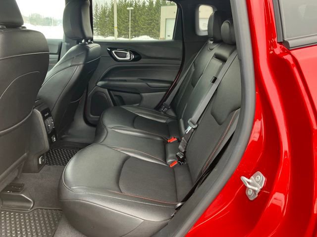 Used 2025 Jeep Compass Trailhawk image 16