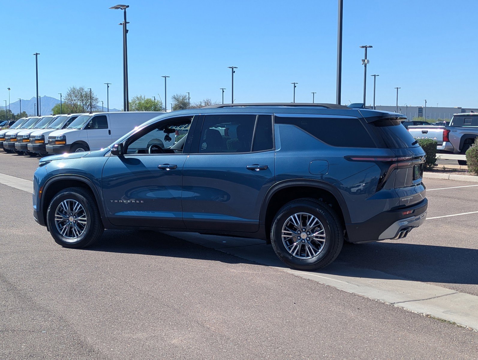Certified 2025 Chevrolet Traverse LT image 3