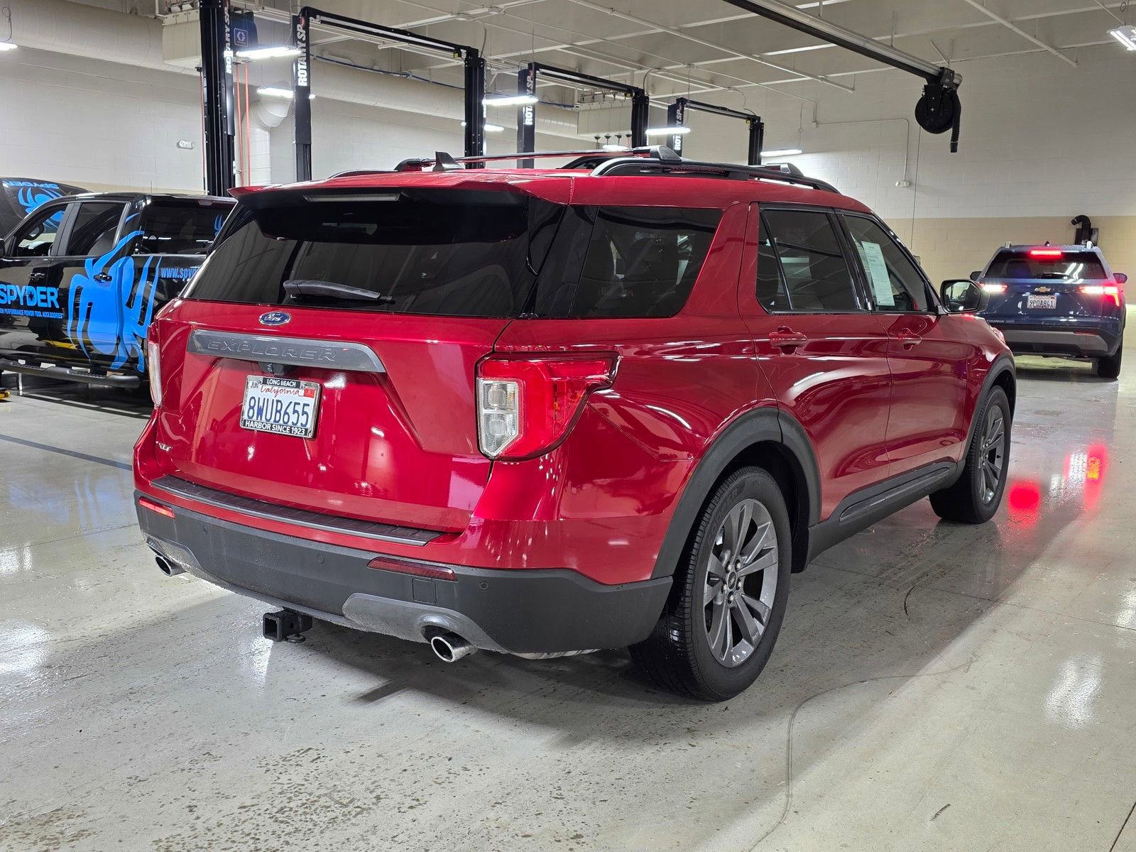 Used 2021 Ford Explorer XLT w/ Equipment Group 202A image 7