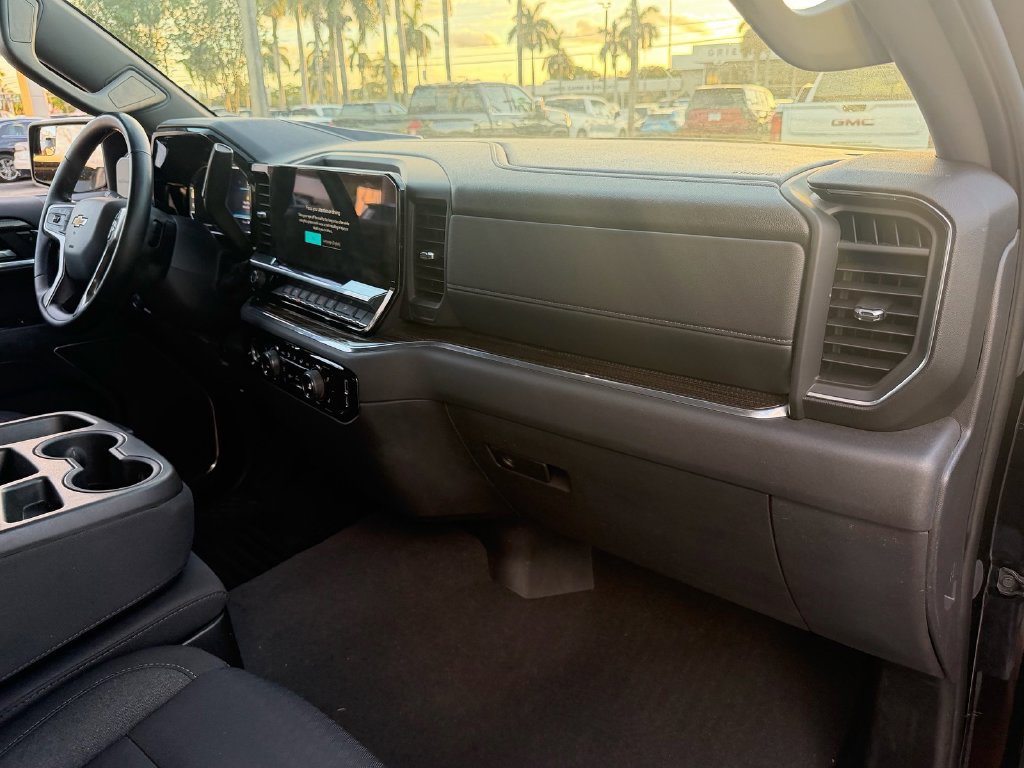 Used 2024 Chevrolet Silverado 1500 LT AWD/4WD image 18