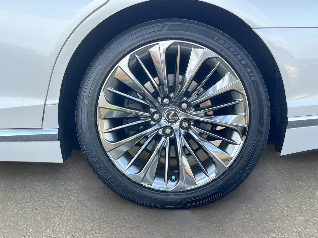 Used 2022 Lexus LS 500 w/ Accessory Package (Z2) RWD image 31