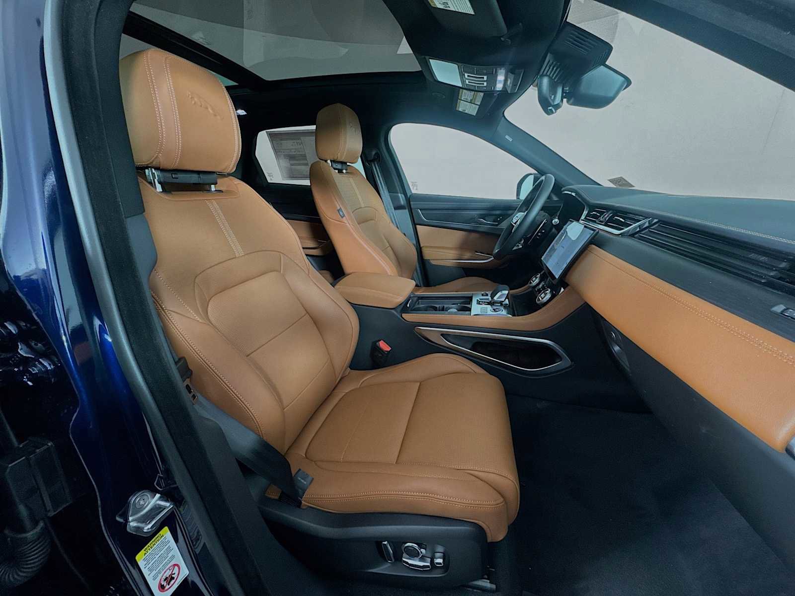 New 2025 Jaguar F-PACE R-Dynamic S image 28