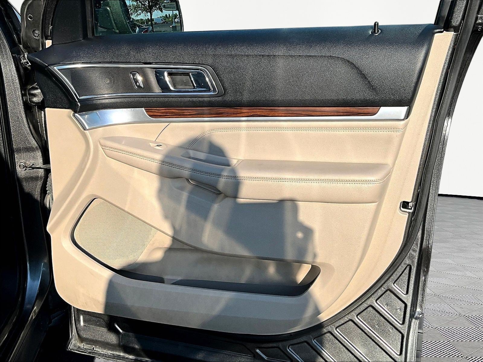 Used 2018 Ford Explorer Limited FWD image 29