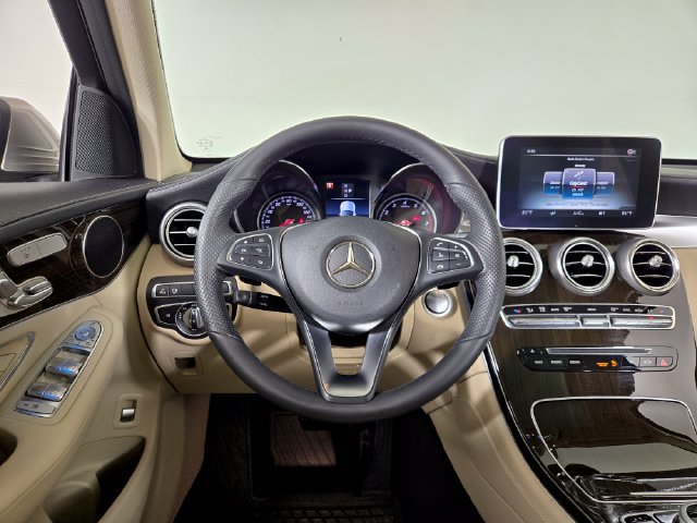 Used 2019 Mercedes-Benz GLC 300 4MATIC image 23