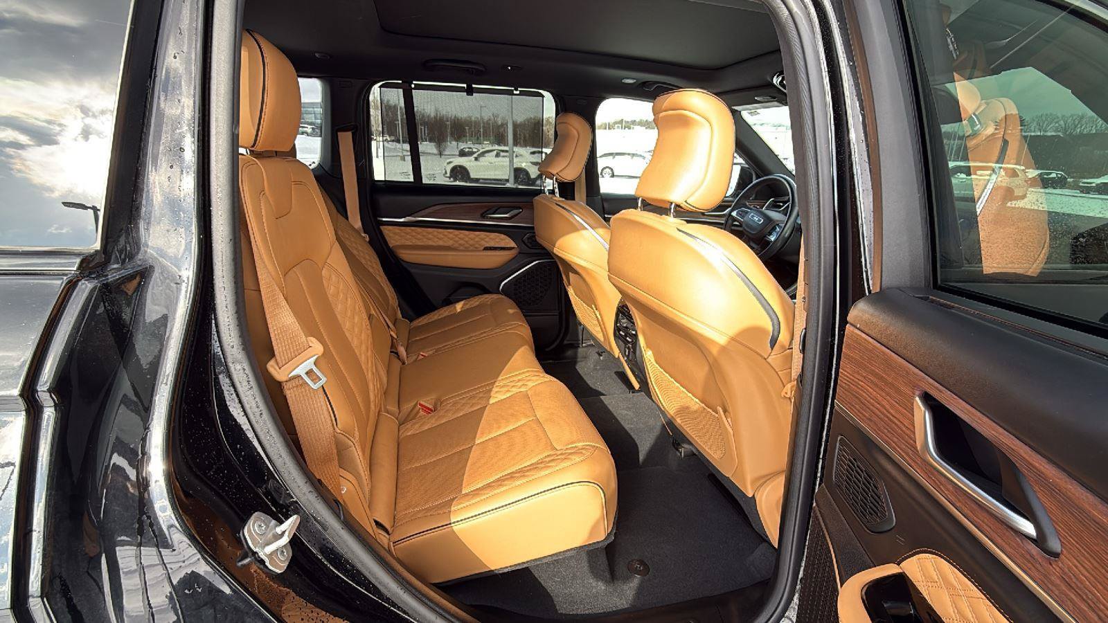 Used 2023 Jeep Grand Cherokee Summit w/ Adv Protech Group IV AWD/4WD image 20