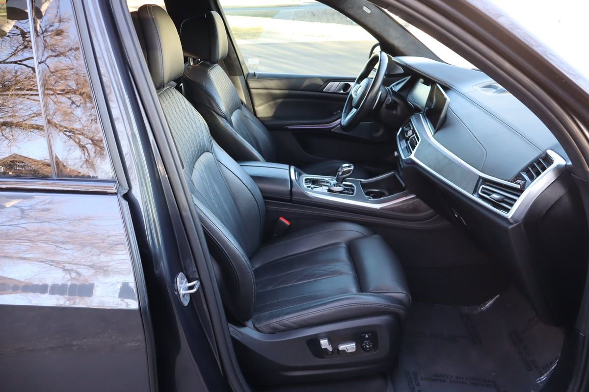 Used 2020 BMW X7 M50i w/ Dynamic Handling Package image 23