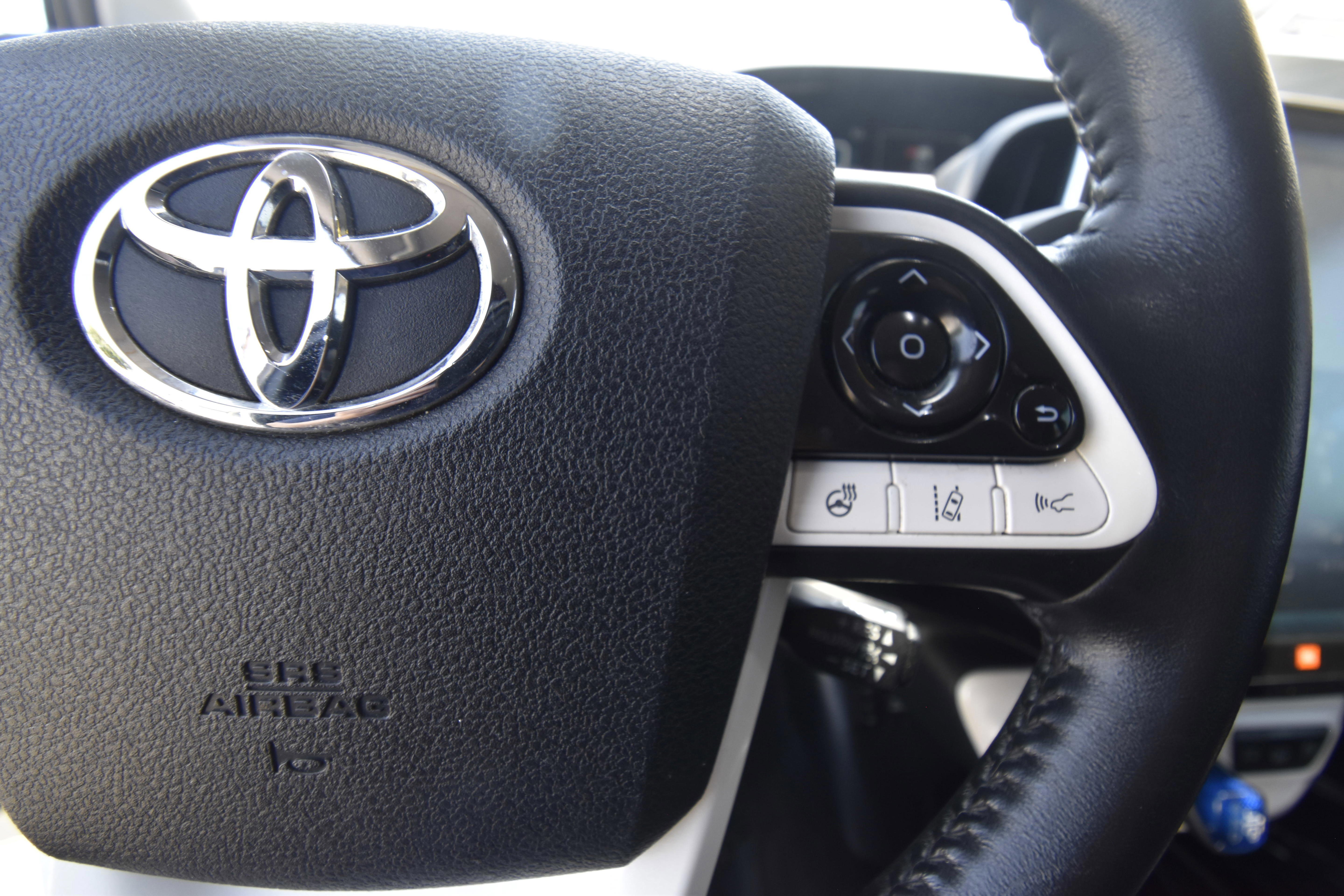 Used 2017 Toyota Prius Prime Advanced w/ Carpet Mat Package image 15