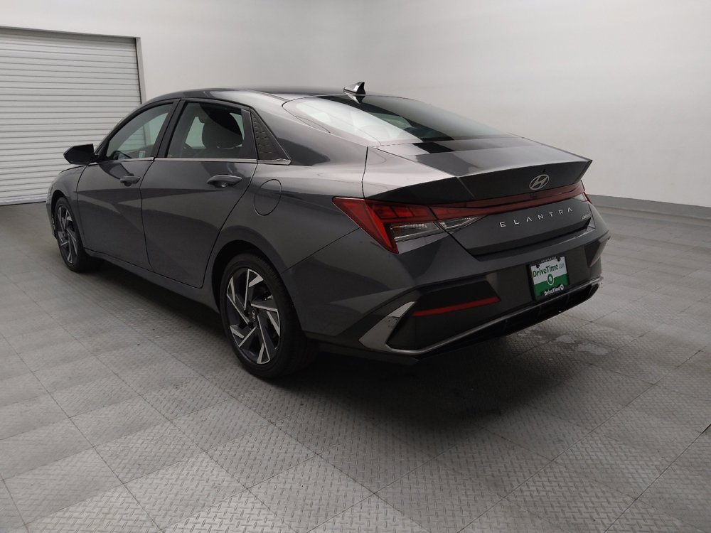 Used 2025 Hyundai Elantra Limited image 5