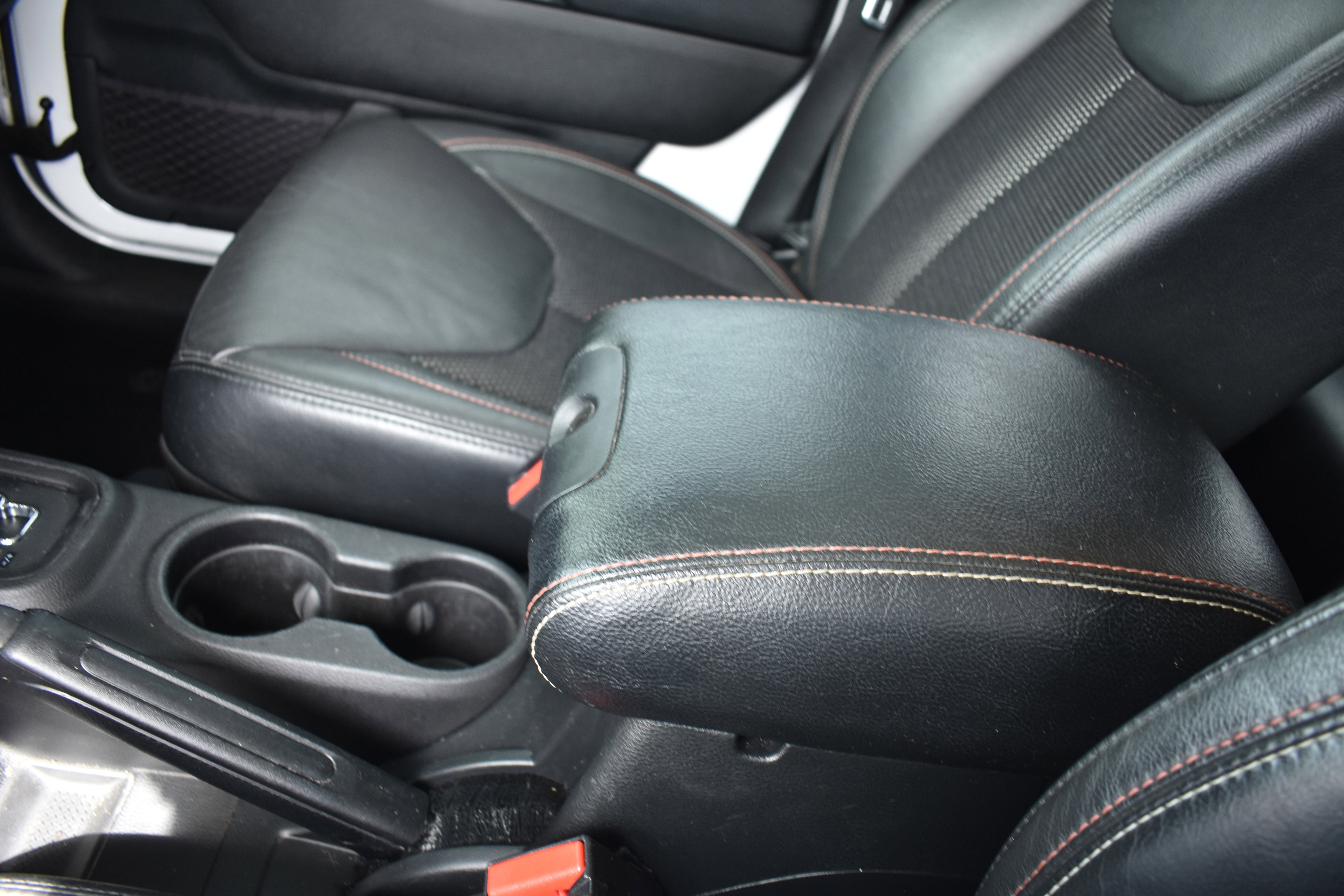 Used 2016 Jeep Wrangler Unlimited Sahara image 22