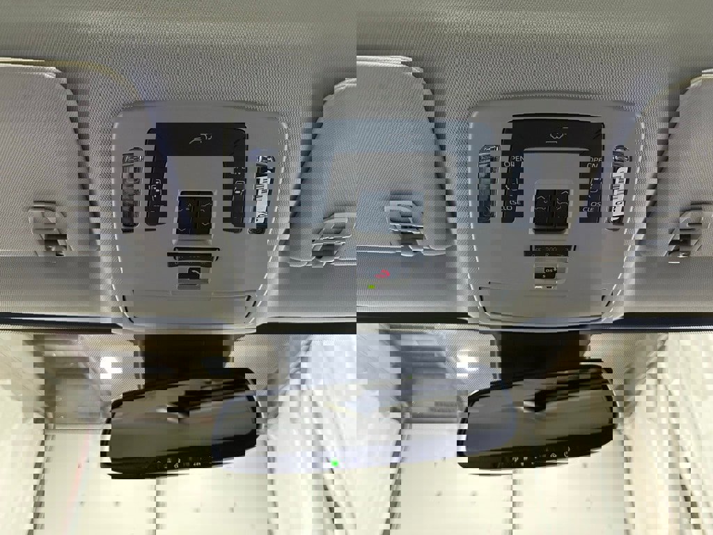 Used 2025 Toyota Sienna XLE image 43