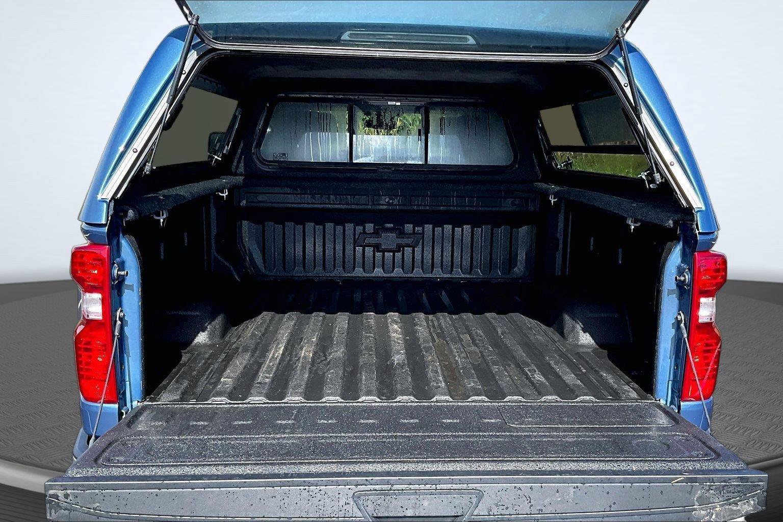 Used 2025 Chevrolet Silverado 3500 LT w/ Leather Package AWD/4WD image 5