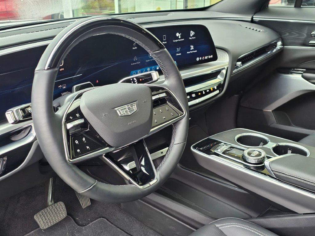 Certified 2024 Cadillac Lyriq Luxury AWD/4WD image 18