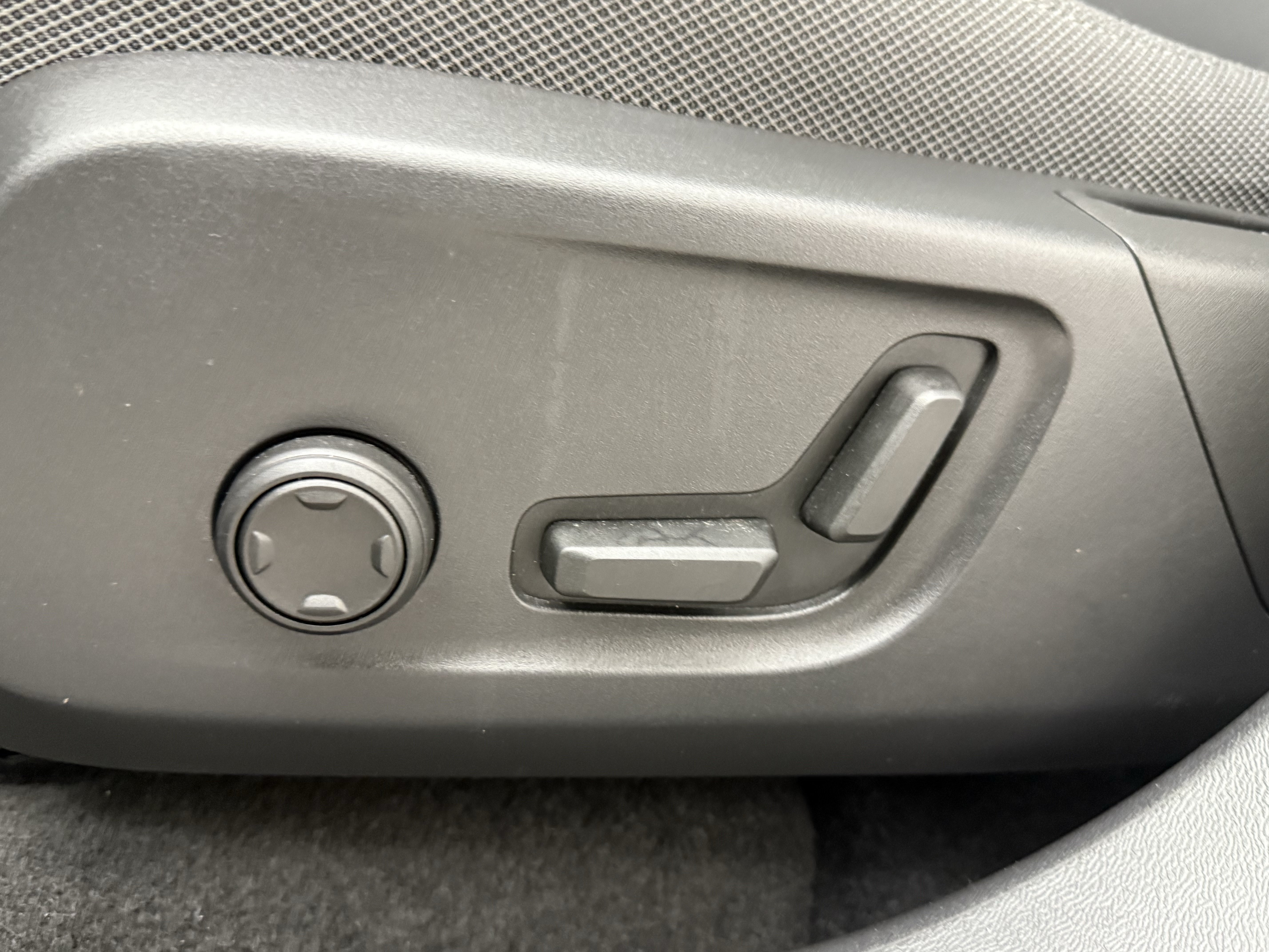 Certified 2023 Volvo C40 Recharge Core AWD/4WD image 27
