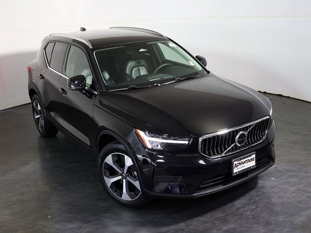 Used 2024 Volvo XC40 B5 Core AWD/4WD image 7