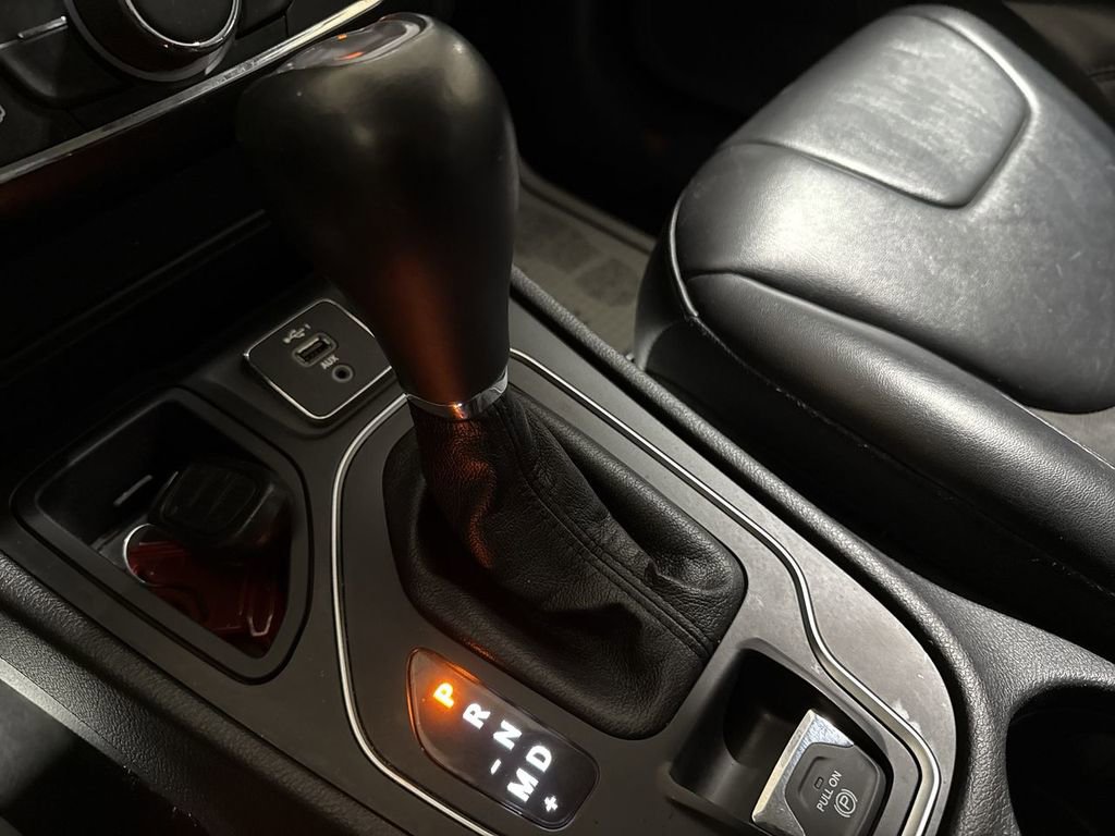 Used 2020 Jeep Cherokee Latitude Plus image 16