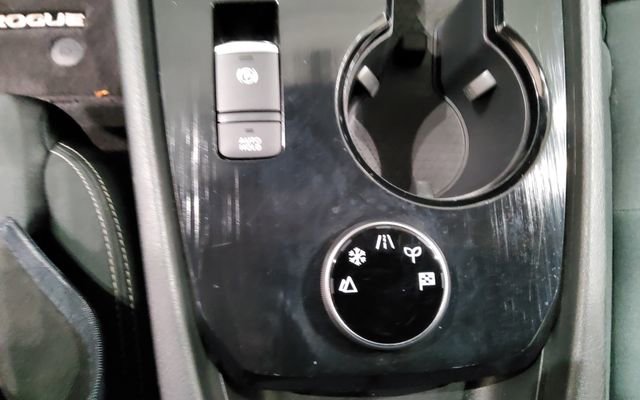 Used 2023 Nissan Rogue S image 25