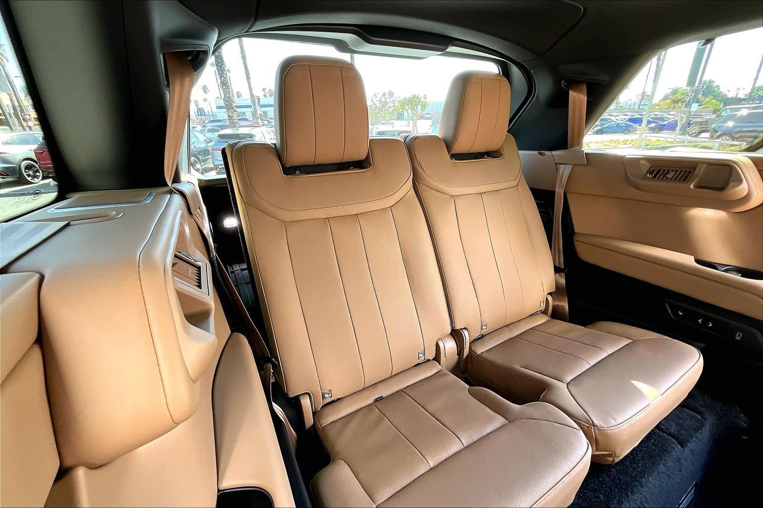 New 2026 Land Rover Range Rover Long Wheelbase SE AWD/4WD image 11