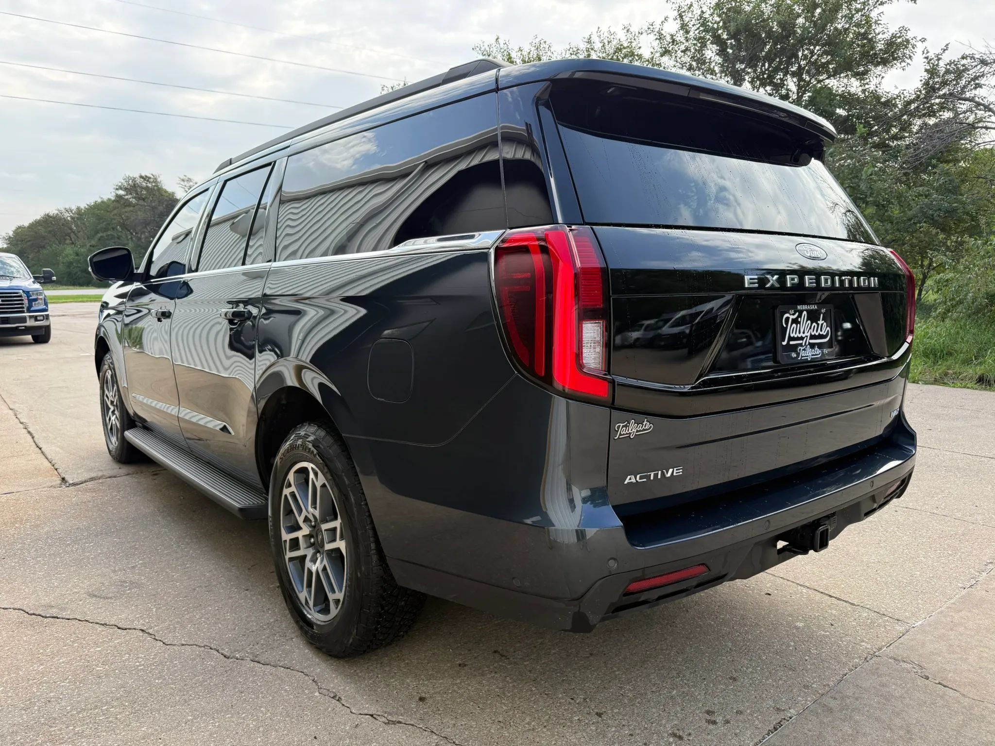 Used 2025 Ford Expedition Max Active AWD/4WD image 4