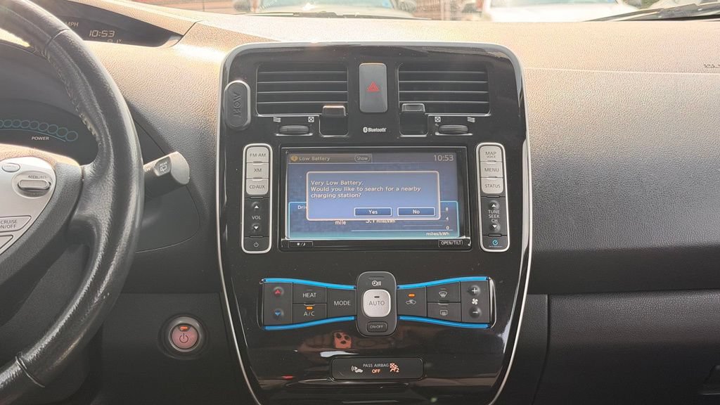 Used 2013 Nissan Leaf FWD image 11