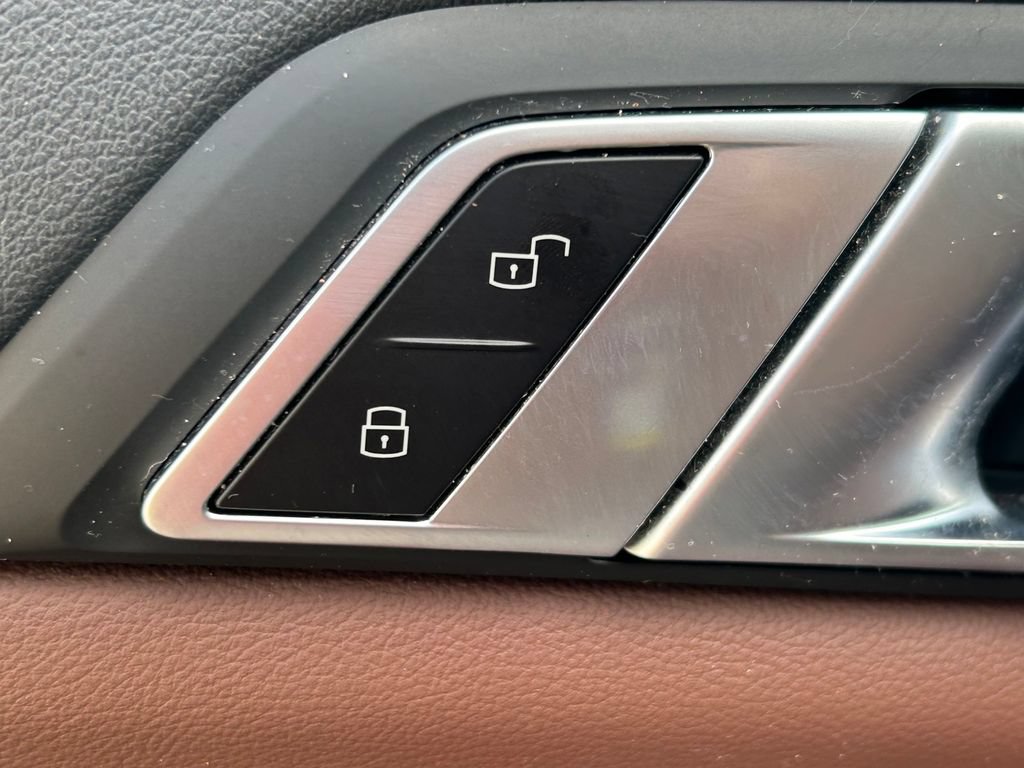 Used 2020 BMW X5 sDrive40i w/ Executive Package RWD image 26