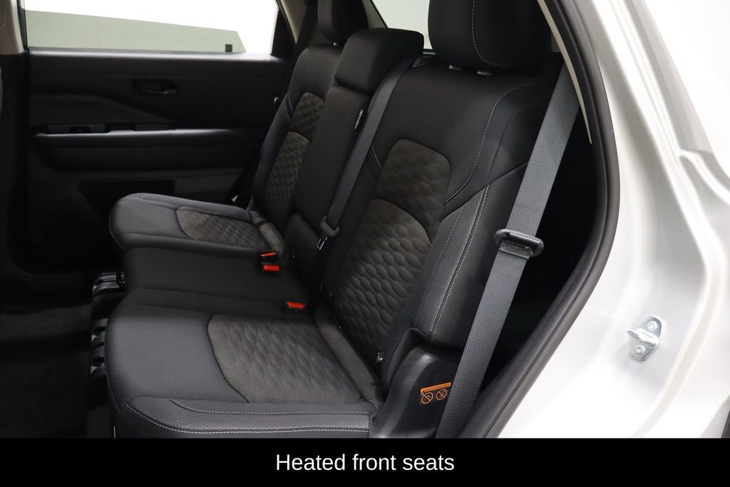 Used 2024 Nissan Pathfinder SV image 11