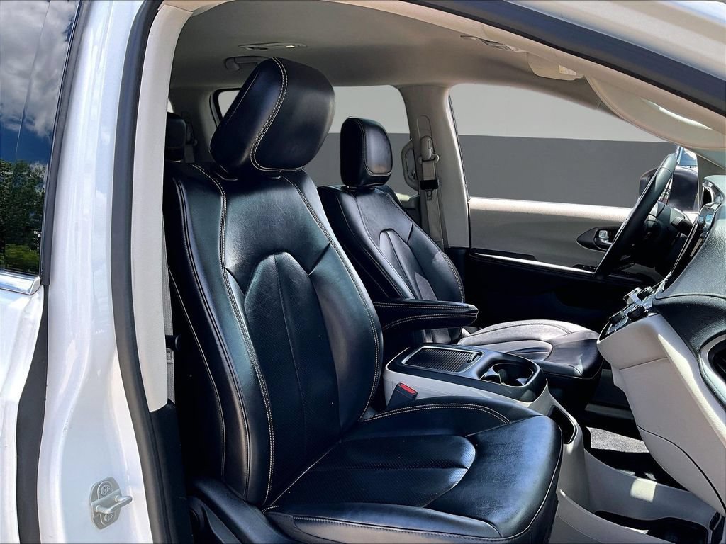 Used 2024 Chrysler Pacifica Touring-L FWD image 33