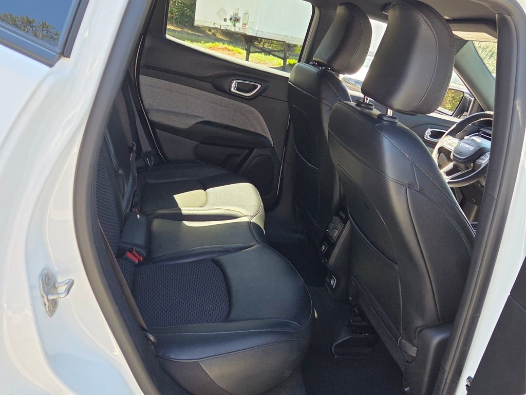 Used 2024 Jeep Compass Latitude image 13