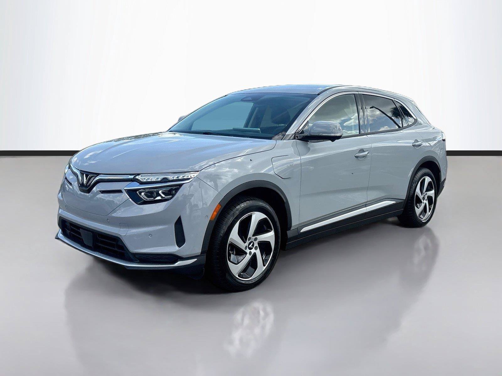 New 2027 VinFast VF 8 Eco AWD/4WD image 30