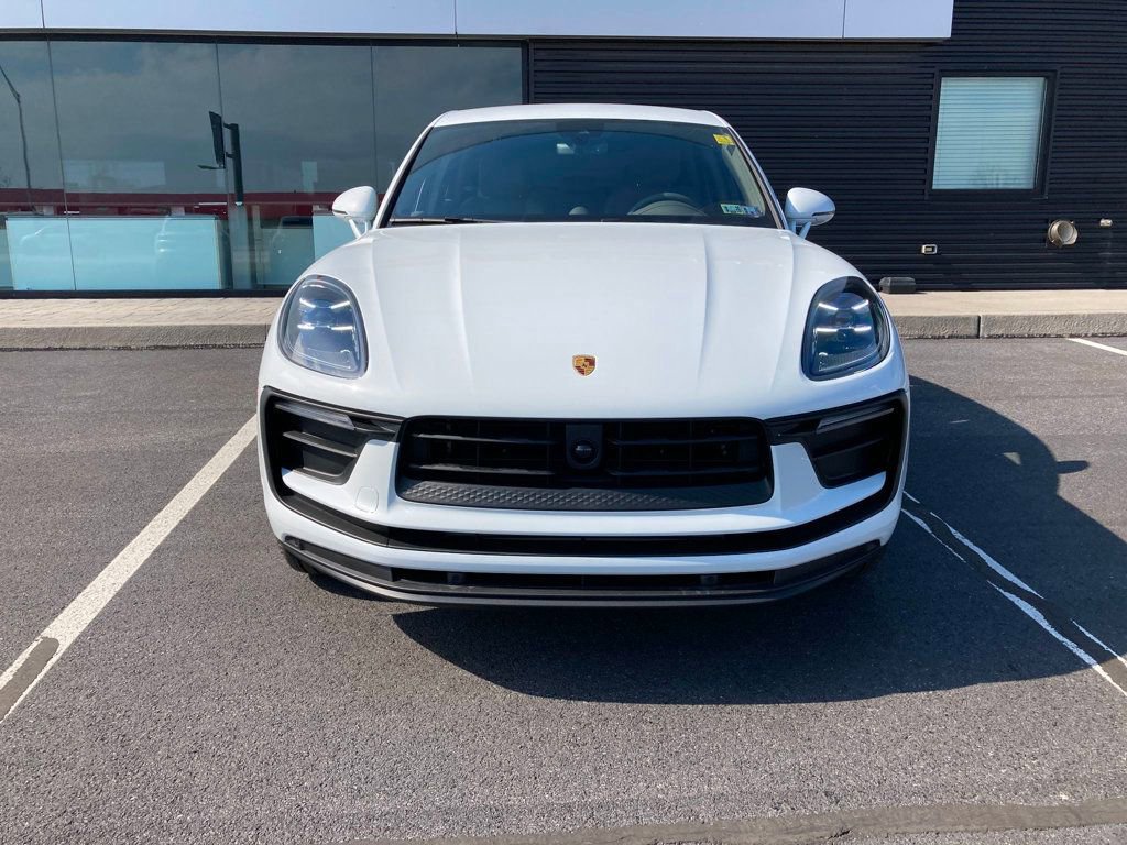 Used 2025 Porsche Macan image 10