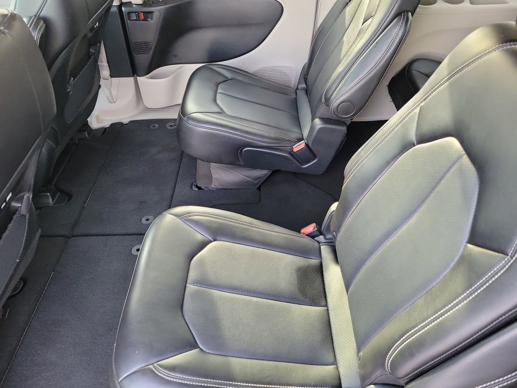Used 2024 Chrysler Pacifica Touring-L image 12