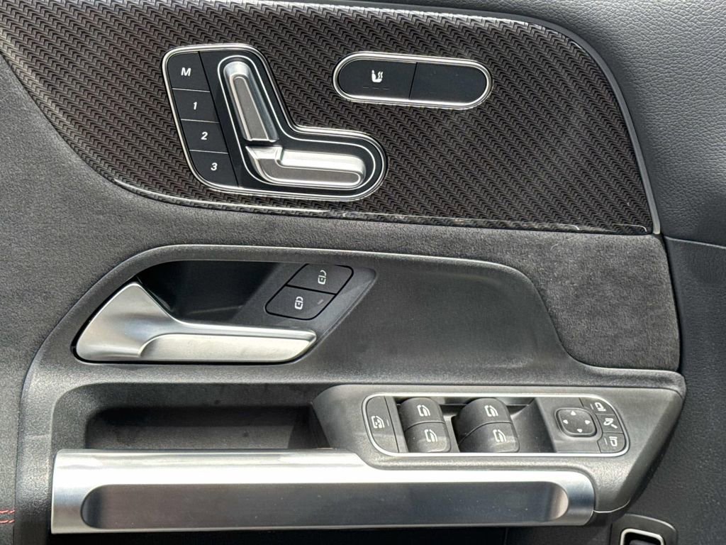Used 2025 Mercedes-Benz GLB 250 image 20