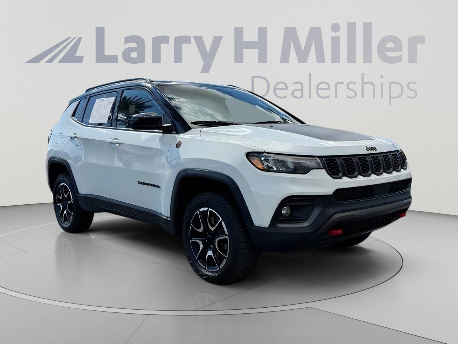 Used 2025 Jeep Compass Trailhawk AWD/4WD image 8