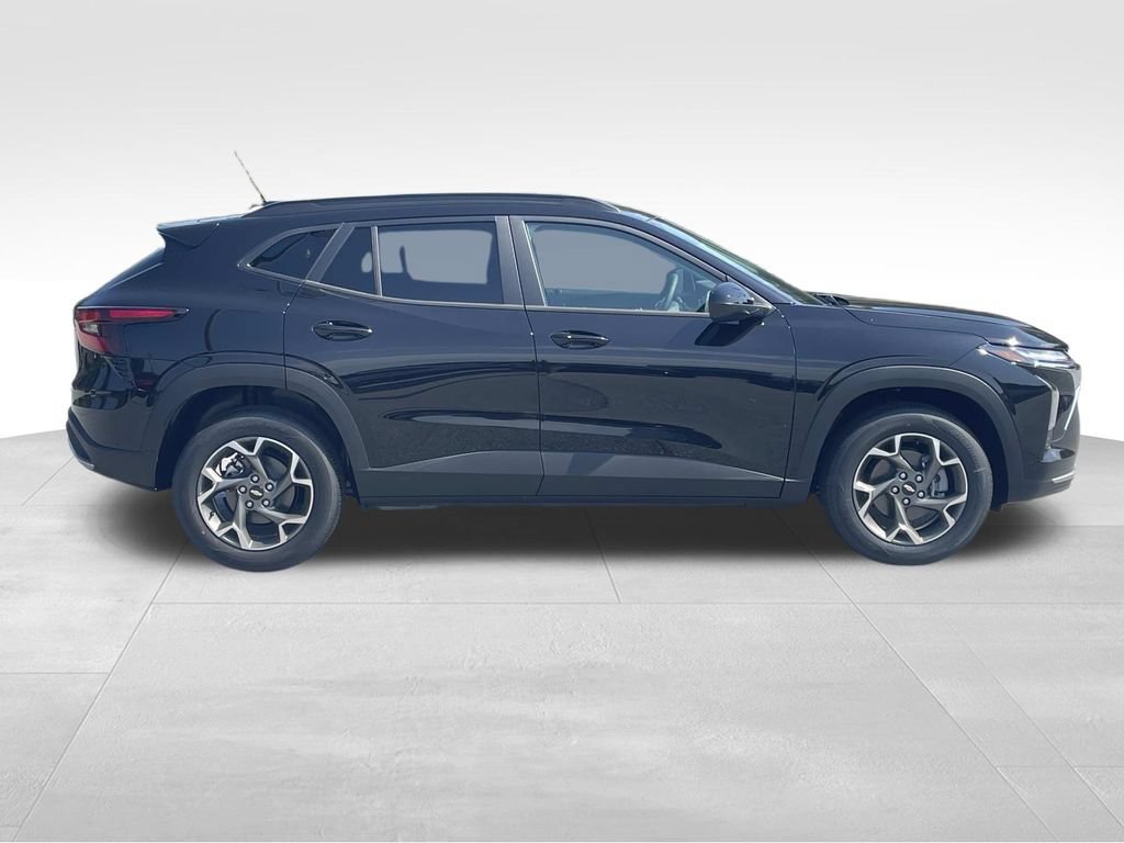 New 2026 Chevrolet Trax LT w/ LT Convenience Package FWD video 2