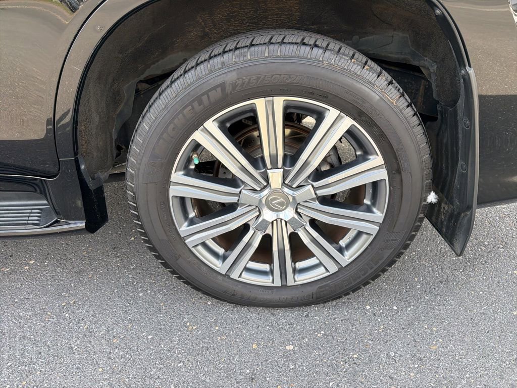 Used 2016 Lexus LX 570 4WD w/ Luxury Package image 13