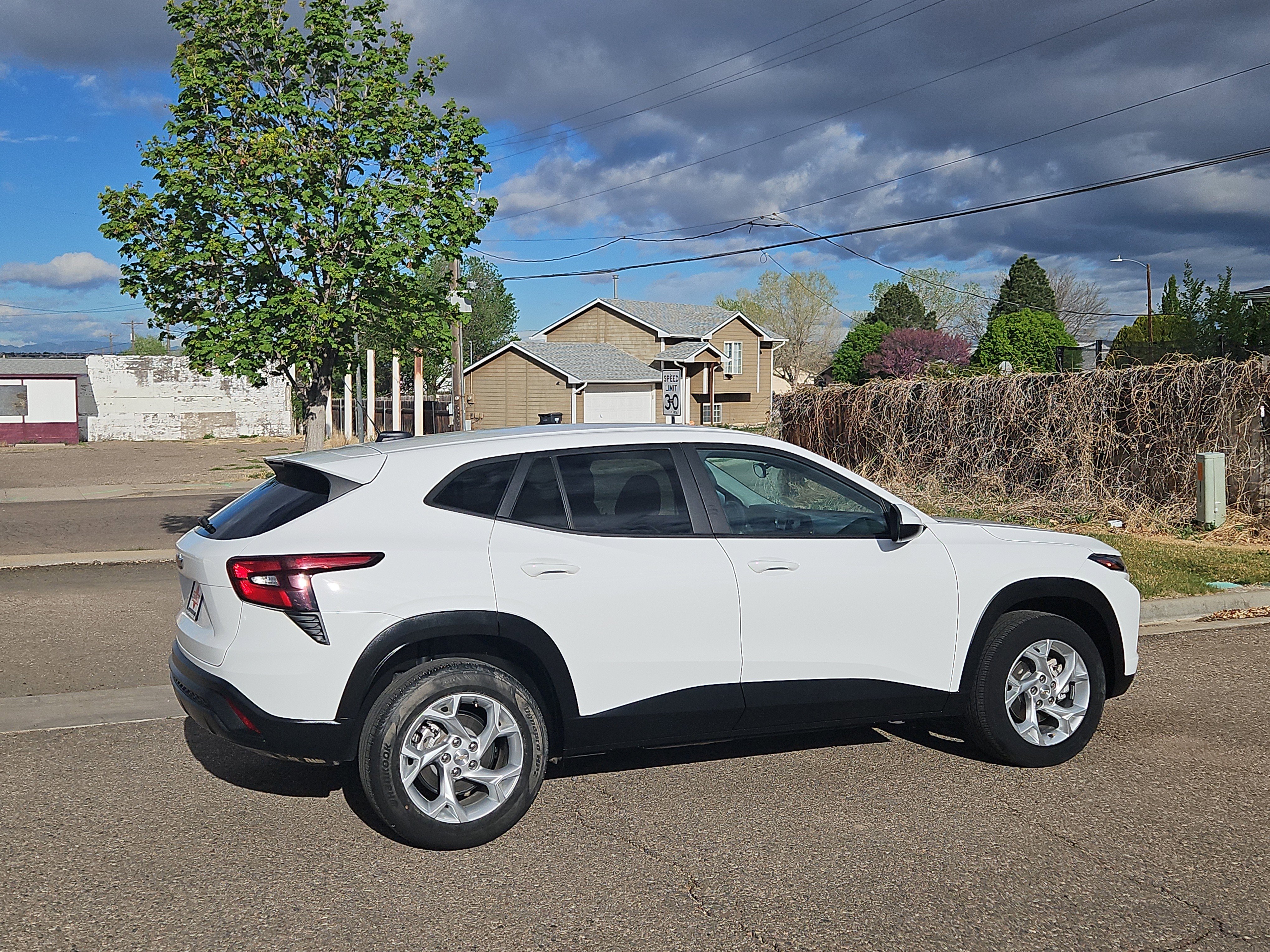 Used 2024 Chevrolet Trax LS w/ LS Convenience Package FWD image 3