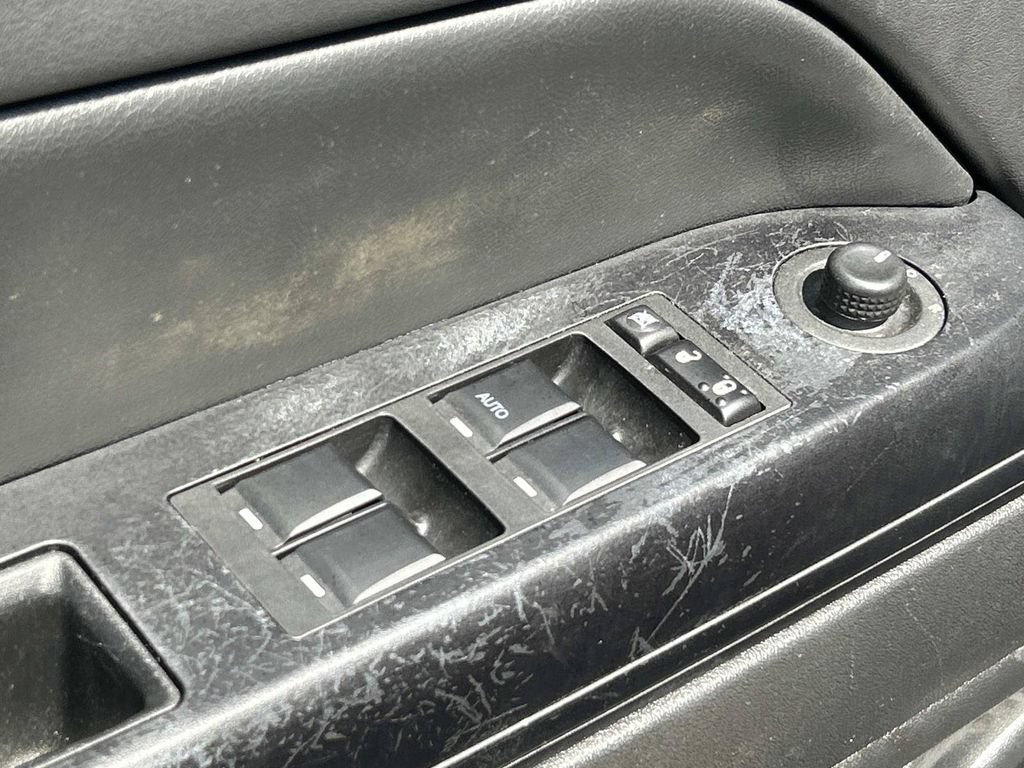 Used 2016 Jeep Patriot Latitude AWD/4WD image 18