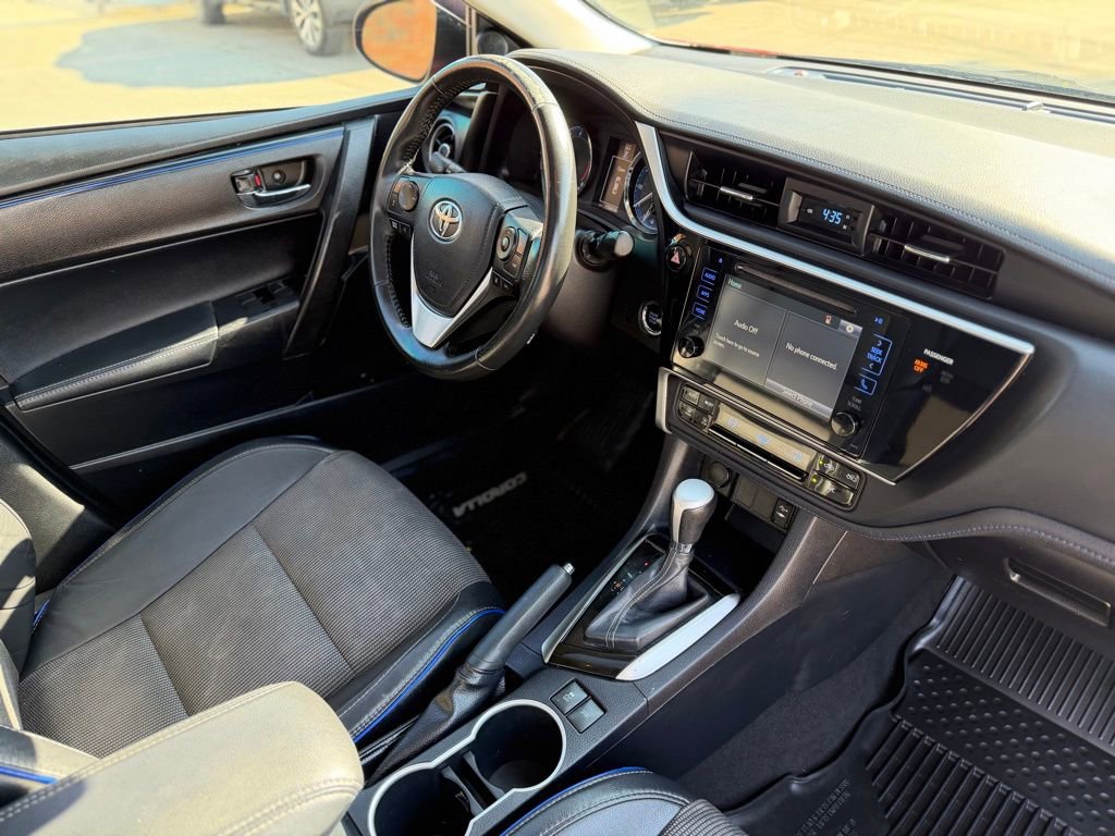 Used 2017 Toyota Corolla SE w/ SE Premium Package image 19