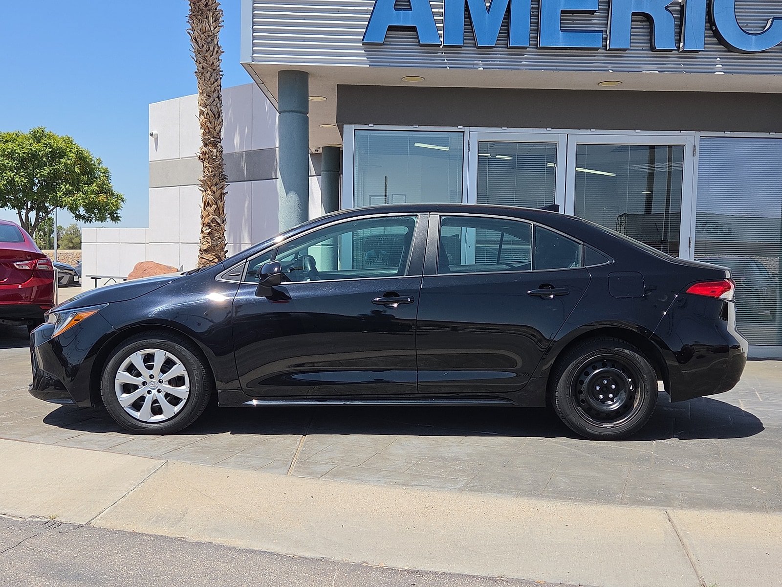 Used 2025 Toyota Corolla LE FWD image 3