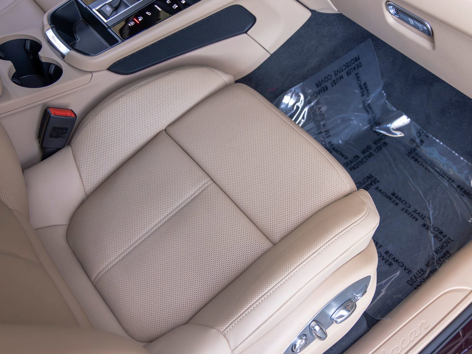 Certified 2026 Porsche Macan AWD/4WD image 56