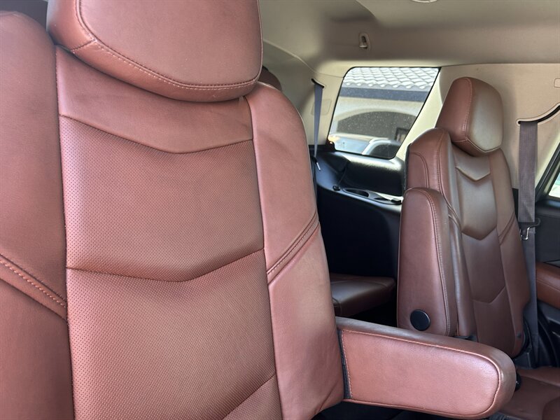 Used 2015 Cadillac Escalade Premium AWD/4WD image 23