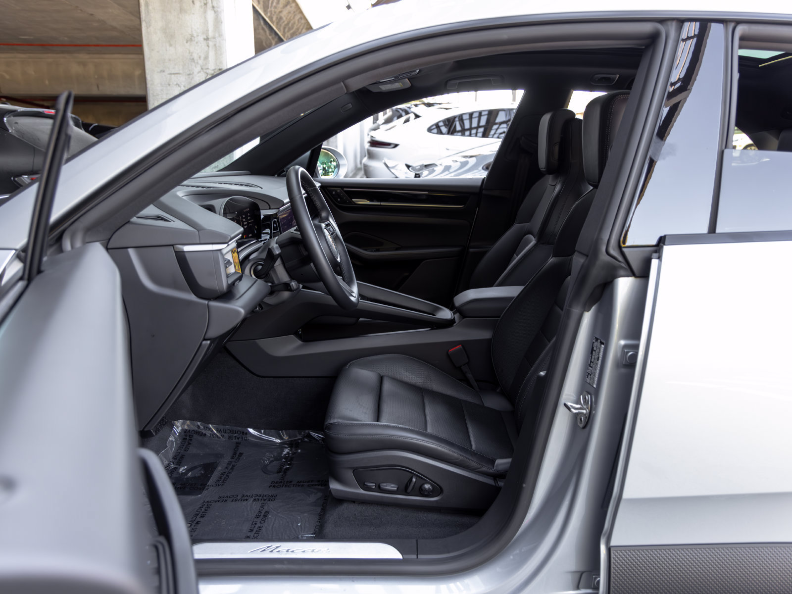 Certified 2025 Porsche Macan Electric RWD image 24