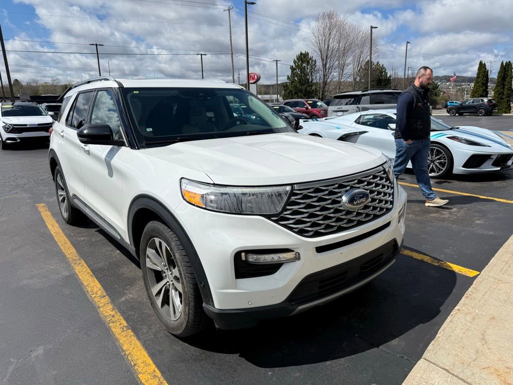 Used 2020 Ford Explorer Platinum w/ Premium Technology Package AWD/4WD image 2