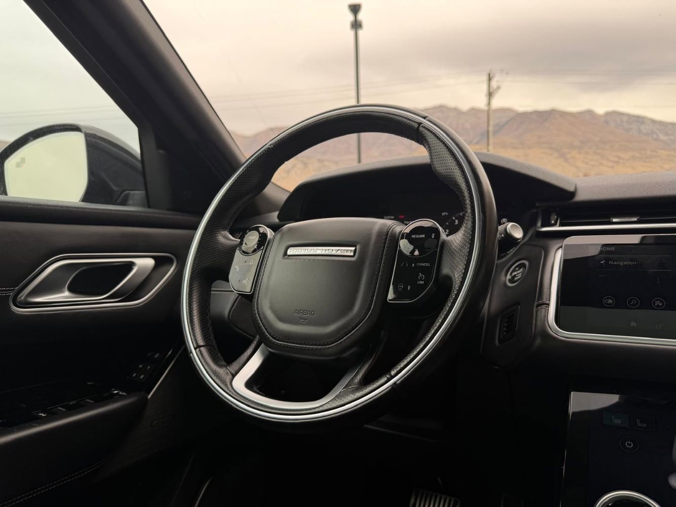 Used 2018 Land Rover Range Rover Velar R-Dynamic HSE image 10