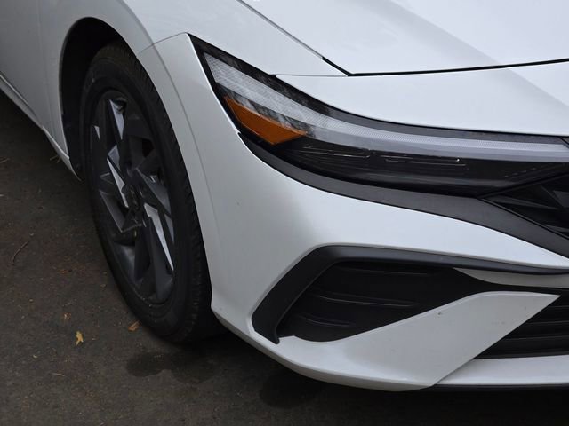 Used 2024 Hyundai Elantra SEL FWD image 3