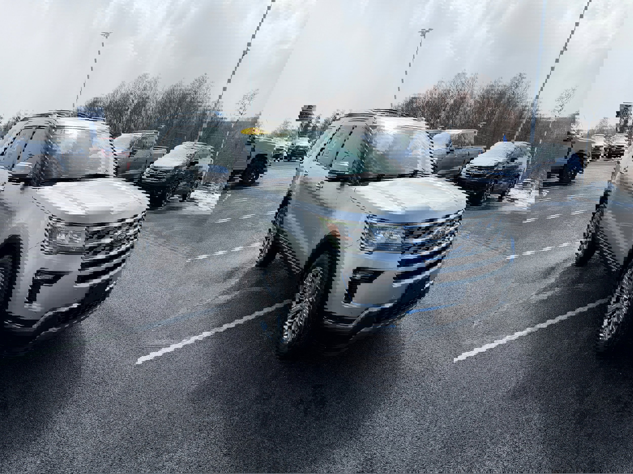 Used 2019 Ford Explorer Limited w/ Class III Trailer Tow Package image 4