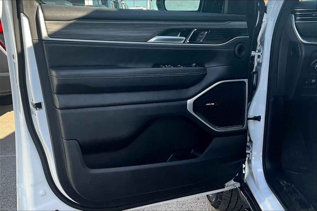 Used 2024 Jeep Wagoneer Series II AWD/4WD image 18