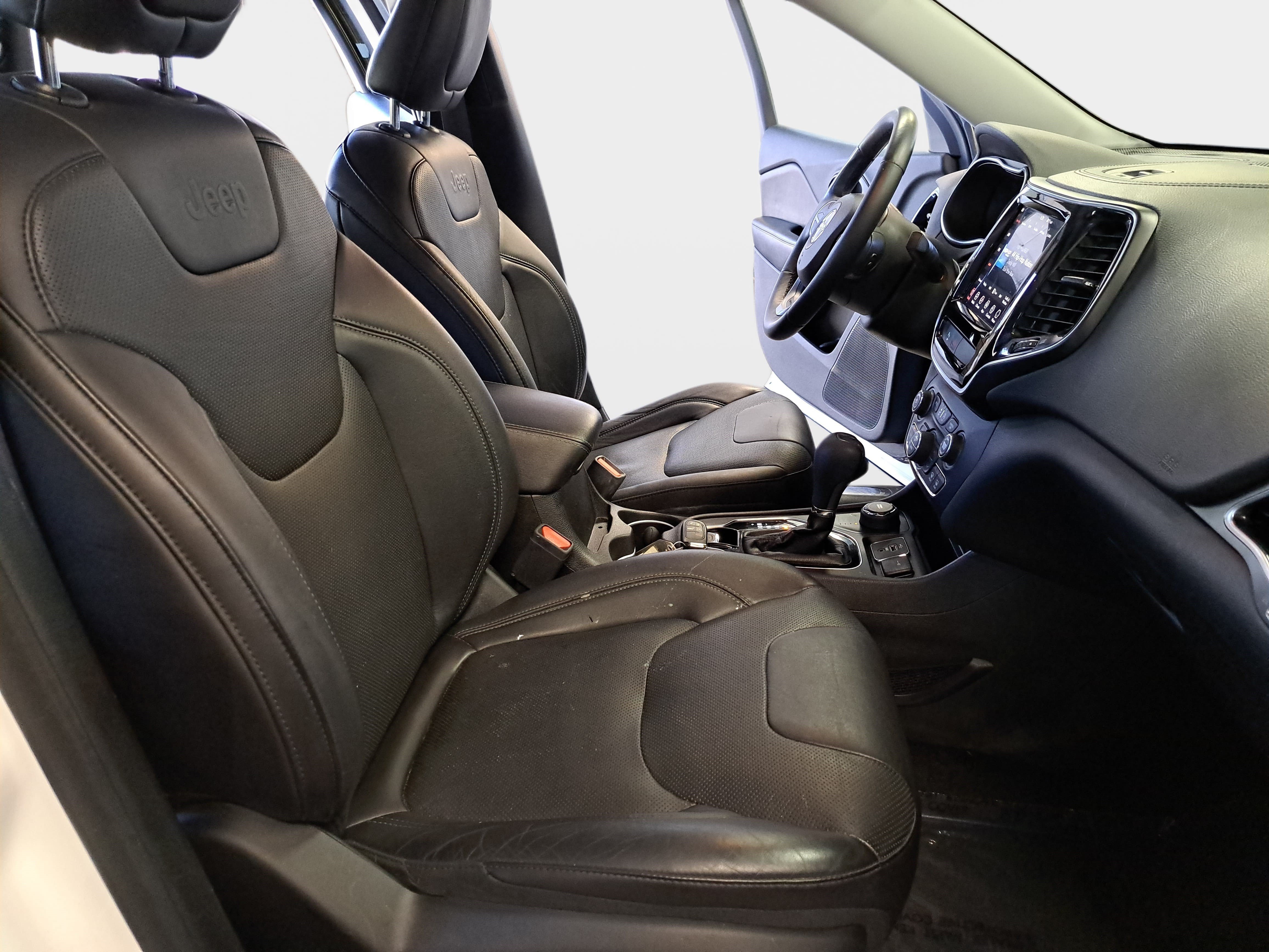 Used 2019 Jeep Cherokee Limited AWD/4WD image 10