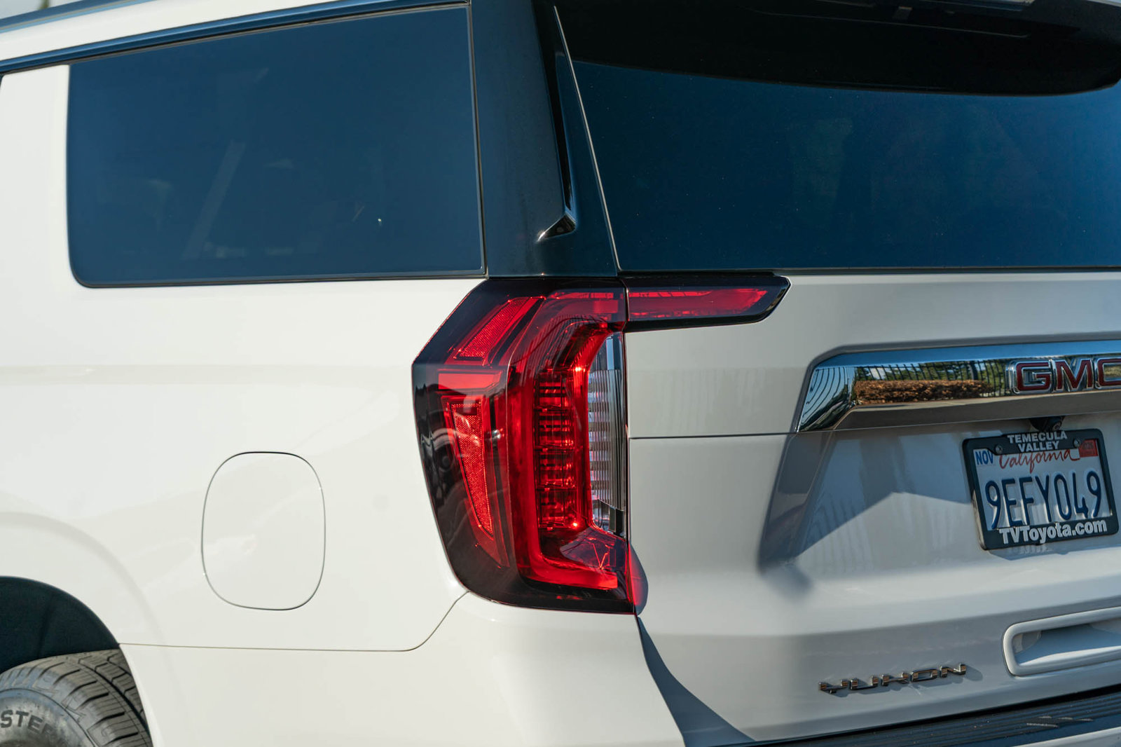 Used 2023 GMC Yukon XL SLT w/ SLT Premium Package RWD image 7