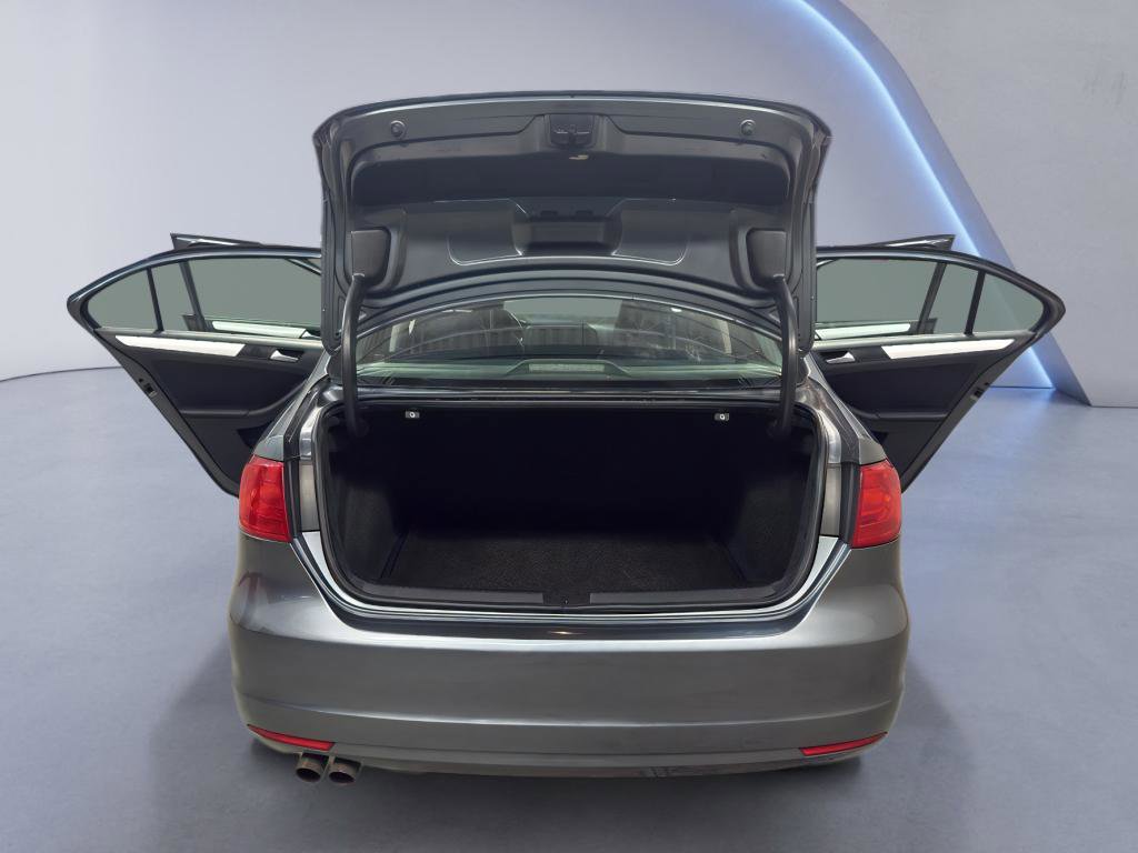 Used 2013 Volkswagen Jetta SE FWD image 12